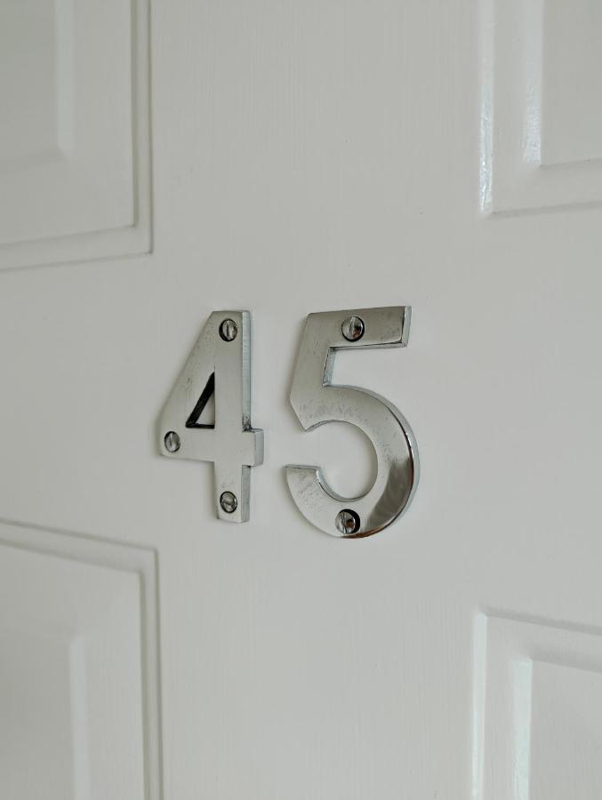 Spacious, Mid-Century 1 Bedroom Apartment Quedgeley Exterior foto