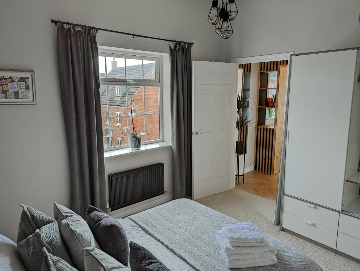 Spacious, Mid-Century 1 Bedroom Apartment Quedgeley Exterior foto